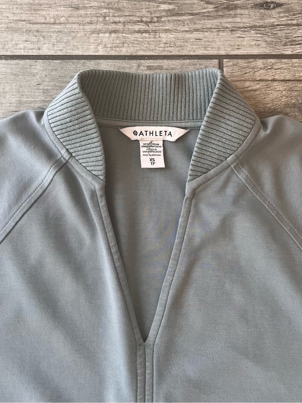 Athleta Lightweight Eastbound Pullover Sweatshirt Sage Gray XS Travel Athleisure - Picture 6 of 10